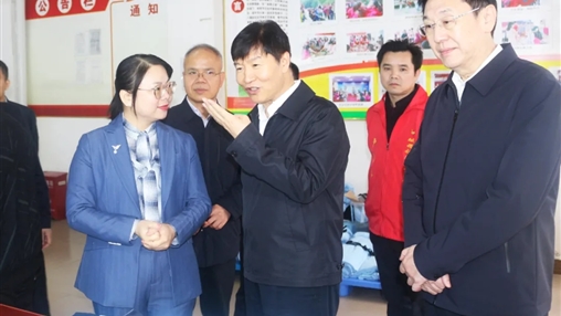 廣西壯族自治區(qū)黨委委員、常委、副書記劉小明蒞臨百裕集團環(huán)江車間調(diào)研