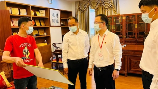 惠安縣委常委、組織部部長洪亞清蒞臨百裕集團(tuán)研發(fā)中心調(diào)研指導(dǎo)工作